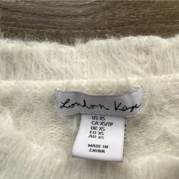 London Kaye white oversized fluffy fuzzy crewneck knit sweater w/ balloon sleeve - Picture 7 of 10